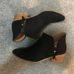 JustFab black ankle booties w/ zippers